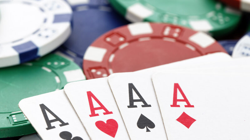 Oplev hyggen med en pokerturnering på Danmarks hyggeligste kasino