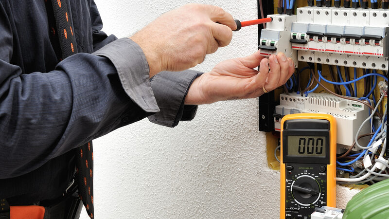 Fordelene ved at ansætte en professionel elektriker 